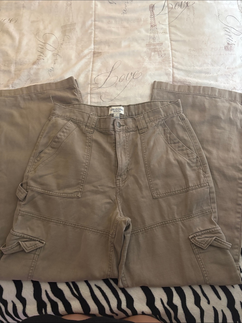 Arizona Jean Company Men’s Khaki Cargo Pants with Utility Pockets